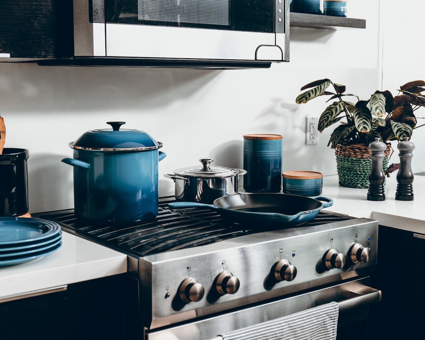 Is it any wonder why chefs and renters prefer gas stoves? (Credit: Getty Images)